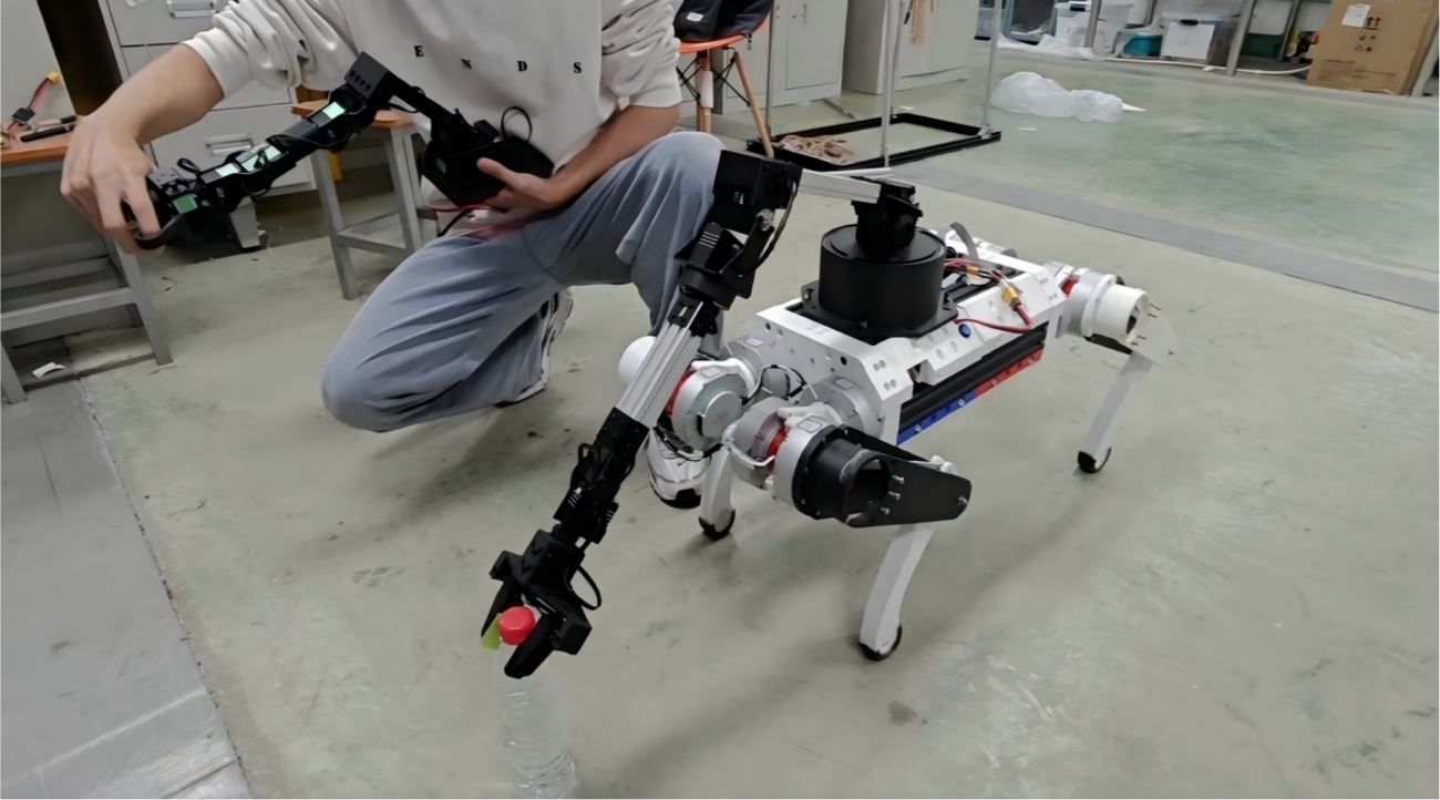 Bian Gou Ling Xi all-terrain exploration robot with FashionStar robotic arm at Guangzhou City University of Technology