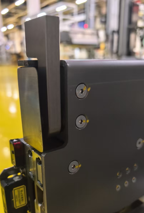 Bus servo actuator installed on logistics warehouse equipment