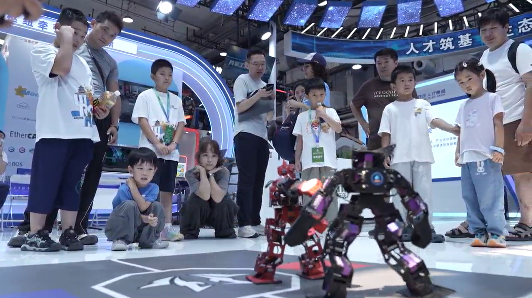Two humanoid fighting robots by Fashion Star clashing in a live match at World Robot Conference 2026