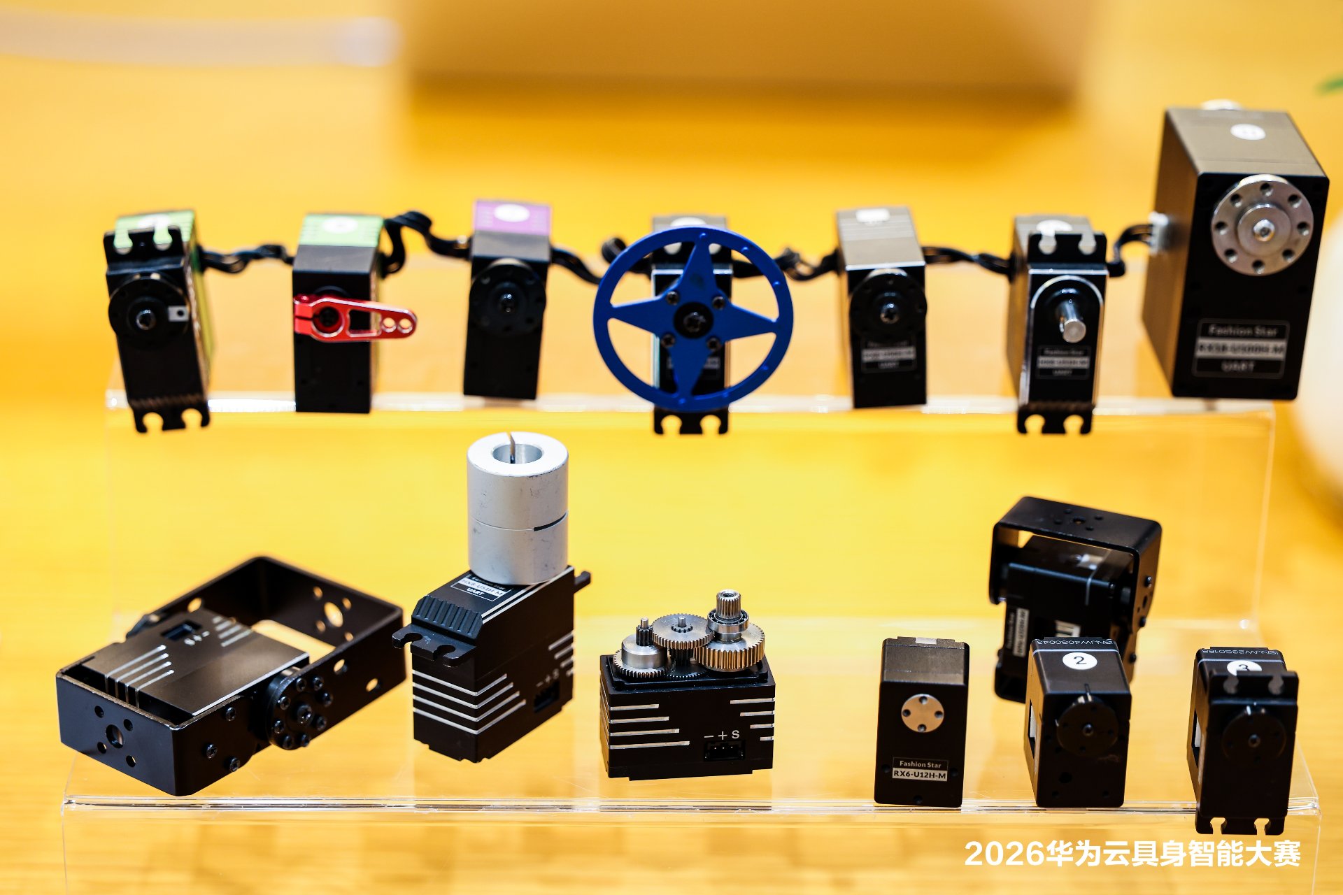 Fashion Star serial bus servos on display at the event